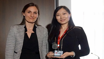 Liu Mingju, Vice President of Huawei Cloud Core Network Marketing Department (Right) received this award